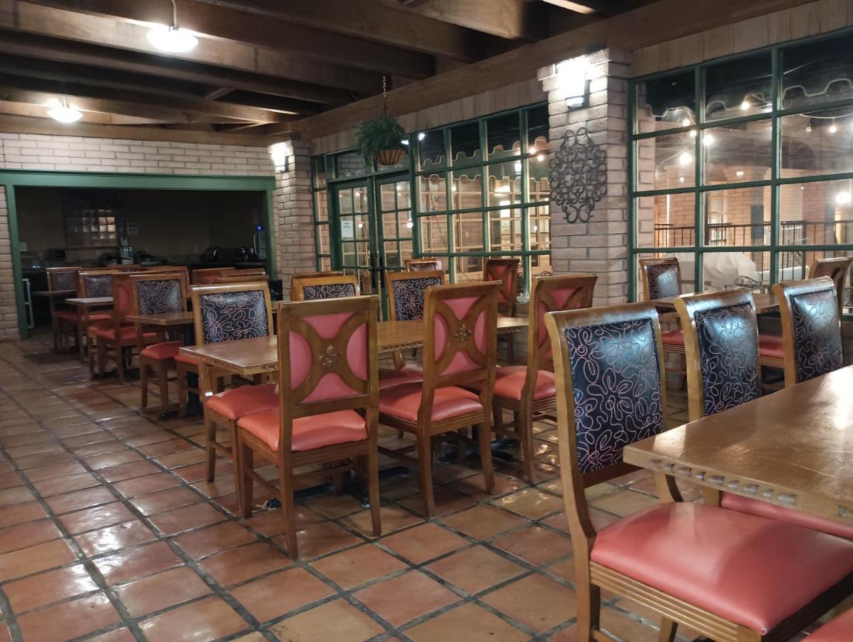 Clarion Inn Сиера Виста Екстериор снимка