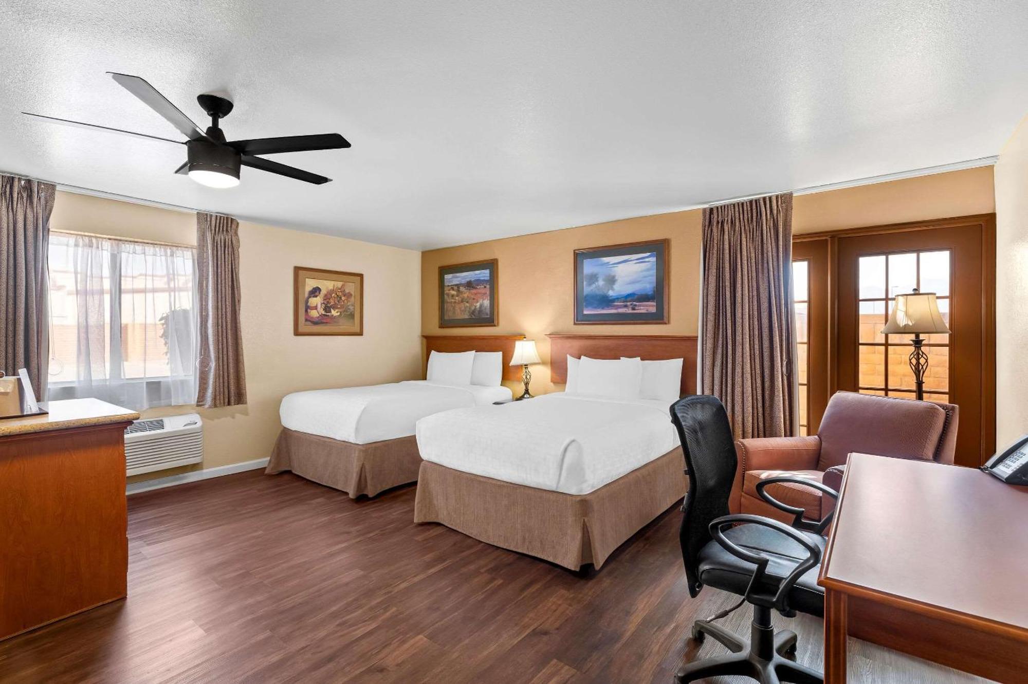 Clarion Inn Сиера Виста Екстериор снимка