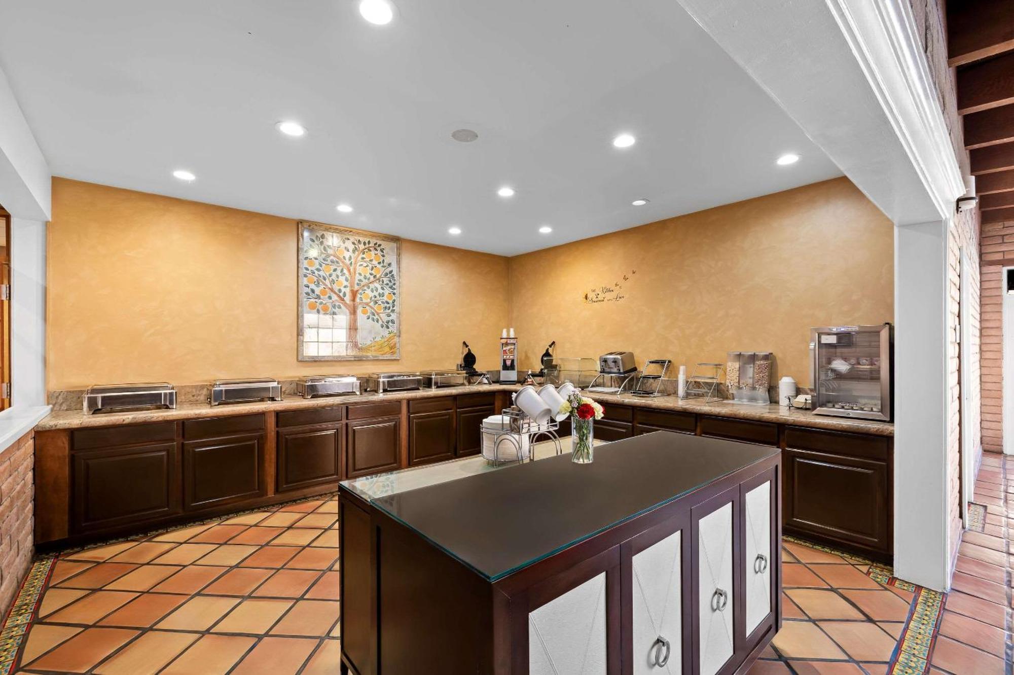 Clarion Inn Сиера Виста Екстериор снимка